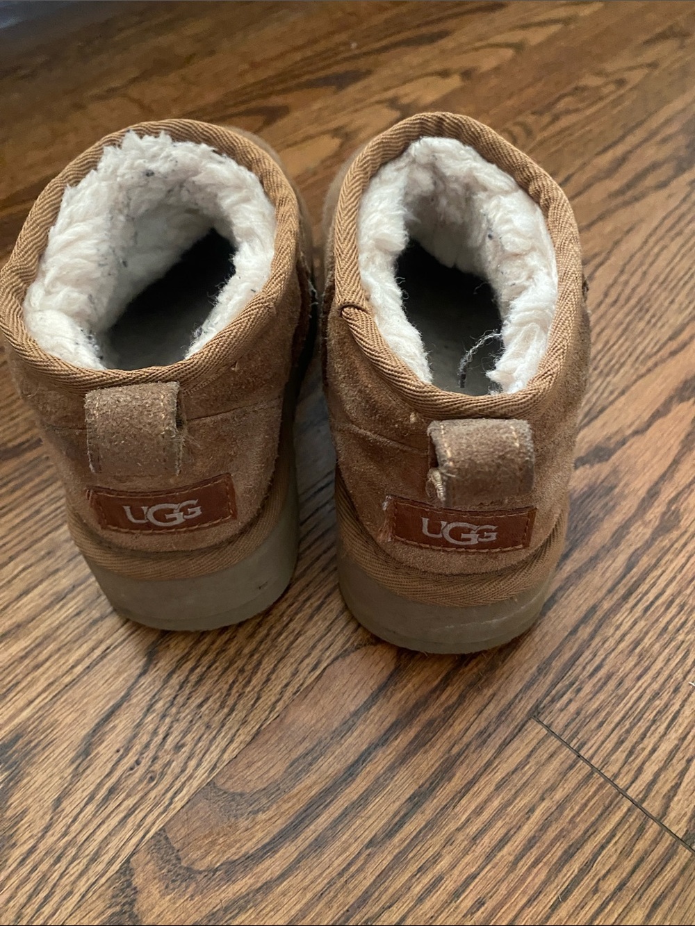 UGG Kids Mini Boot in Chestnut